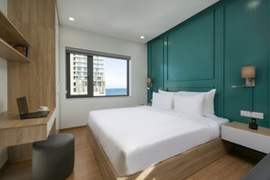 Panoramic Studio | Premium bedding, memory foam beds, minibar, desk - Dolphin Hotel and Apartment (Da Nang)