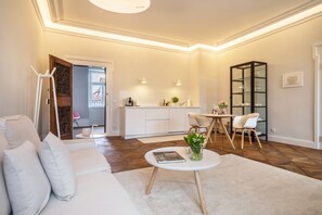 テレビ、DVD プレーヤー