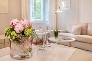 TV, DVD player - Apartment 'Schloss Kirchberg - Fleur' with Lake View, Private Garden and Wi-Fi (Immenstaad)