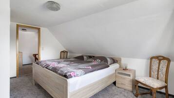 1 bedroom, free WiFi, bed sheets