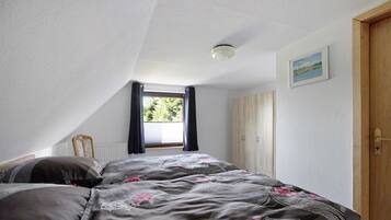 1 bedroom, free WiFi, bed sheets