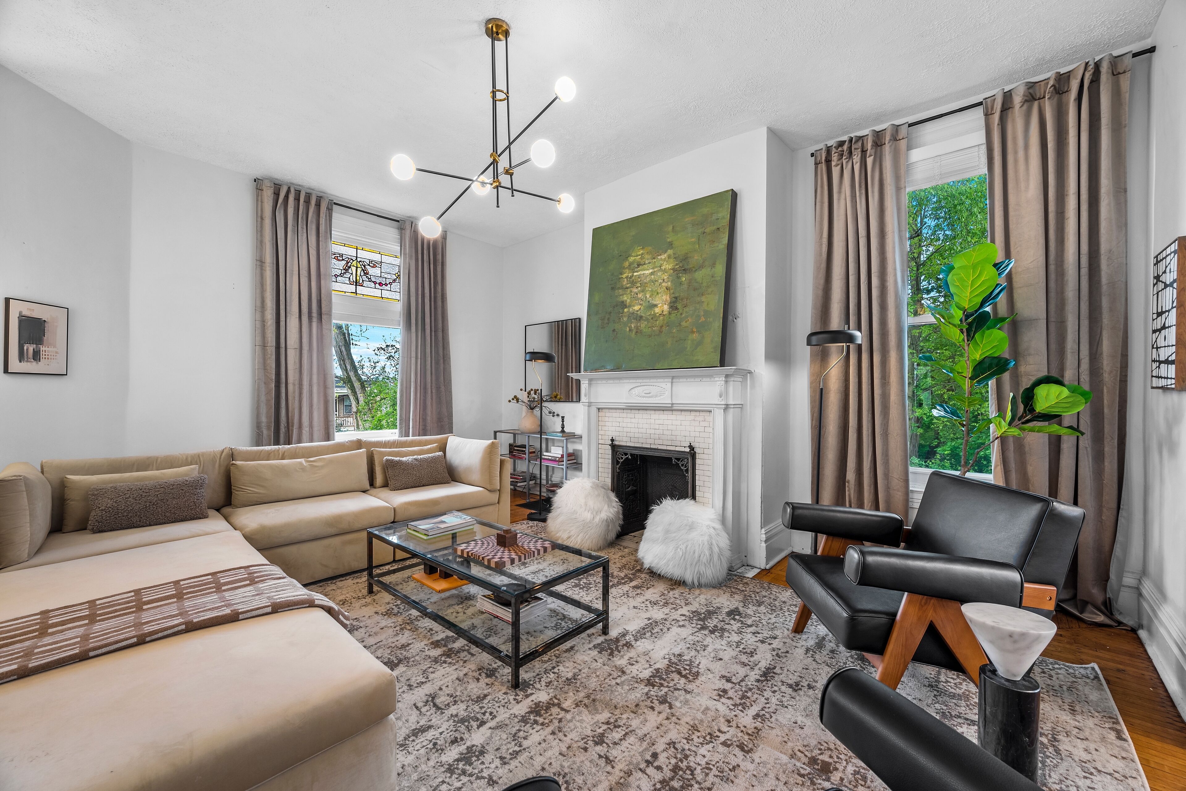 Victorian Estate • Mins to DT • Sleeps 22+