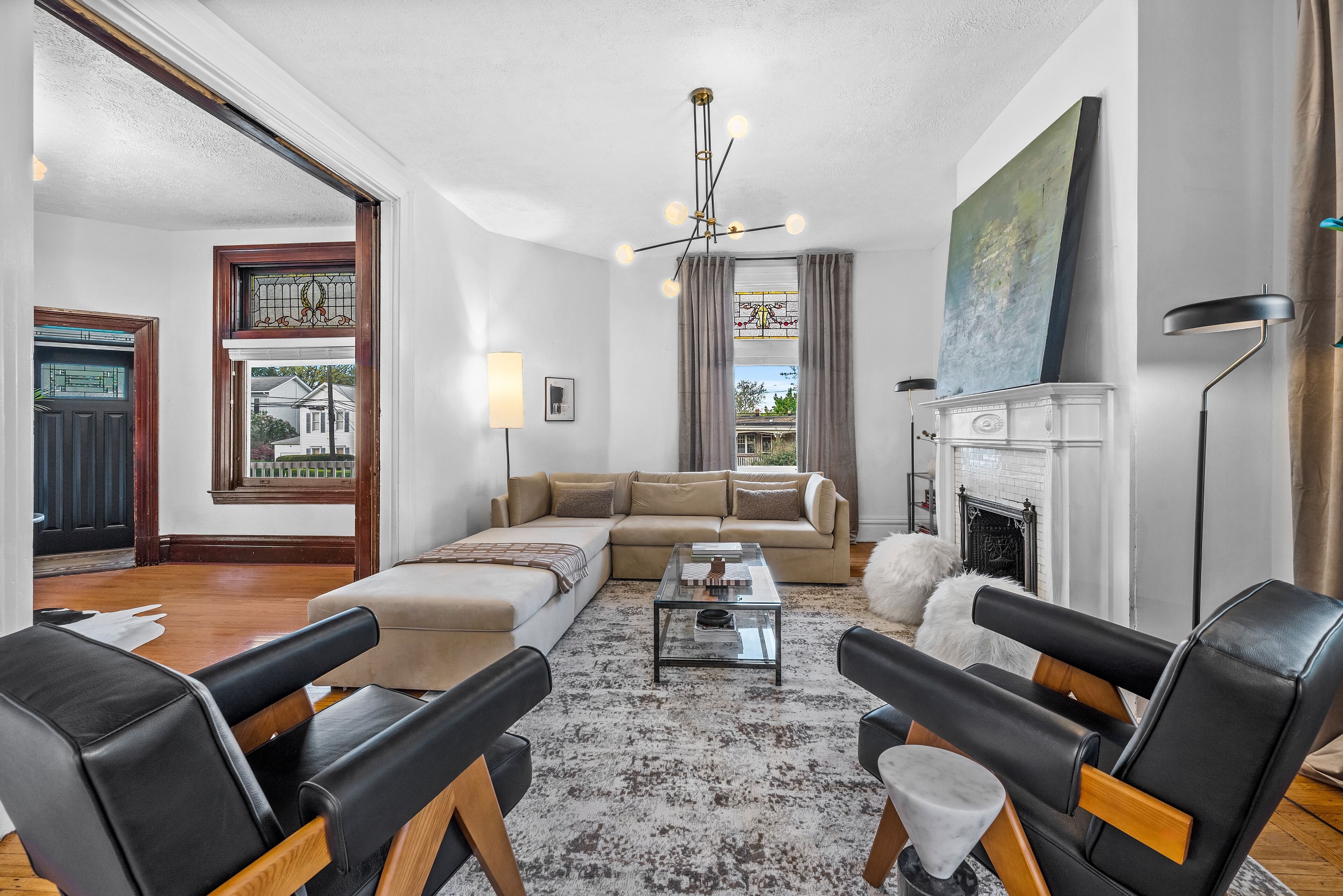 Victorian Estate • Mins to DT • Sleeps 22+