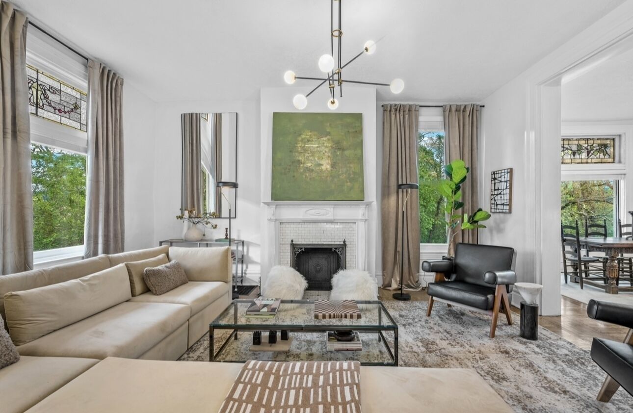 Victorian Estate • Mins to DT • Sleeps 22+