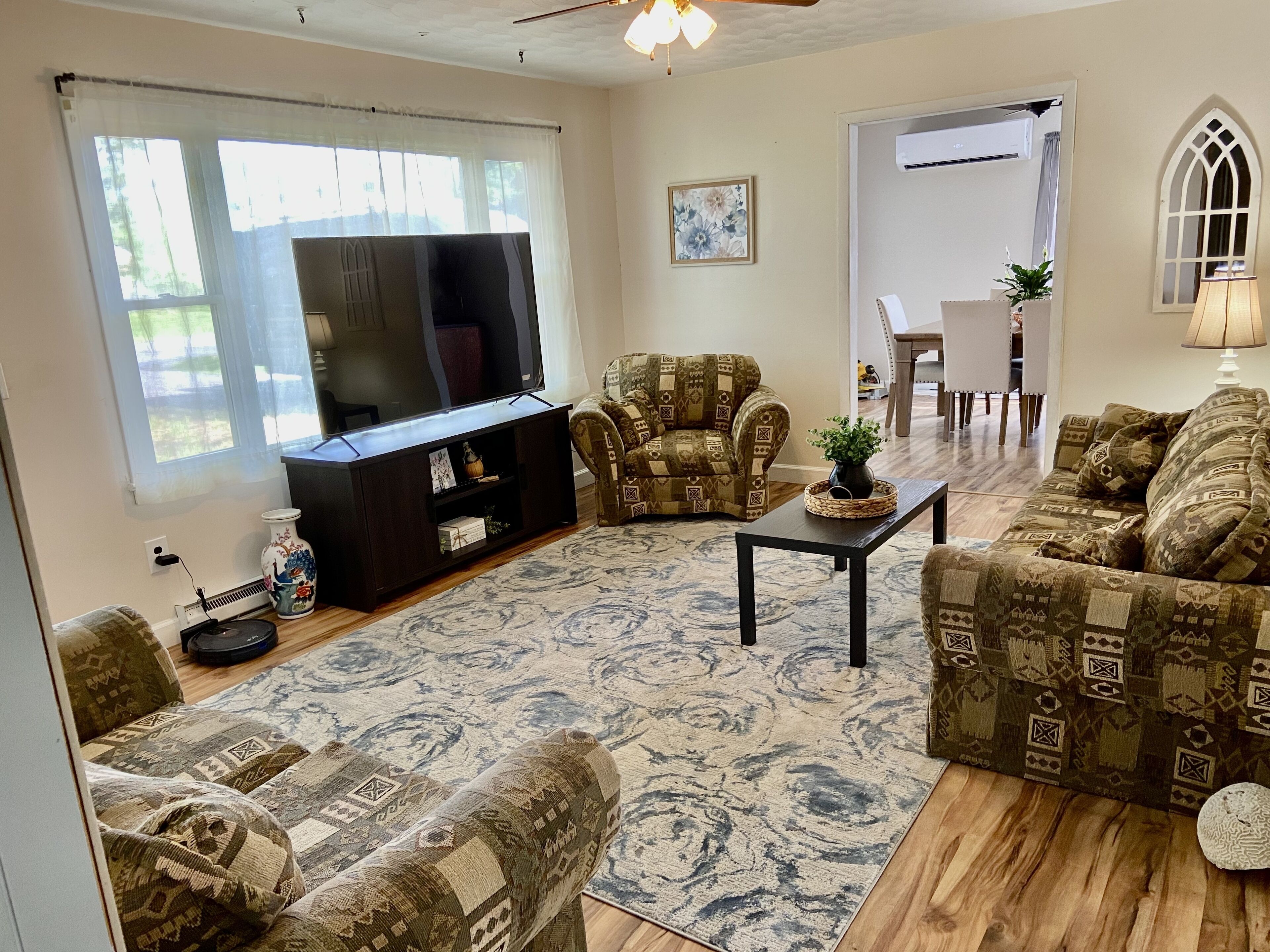 4 Minutes from Moorefield! Pet Friendly! 3 Bedroom! 