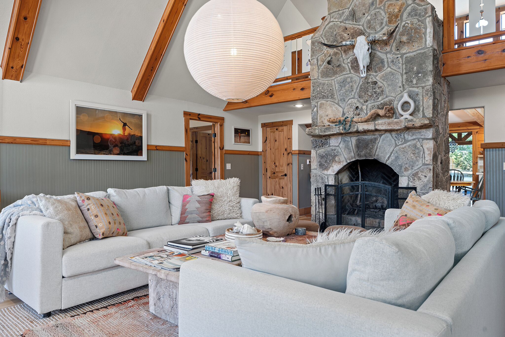 Smart TV, fireplace