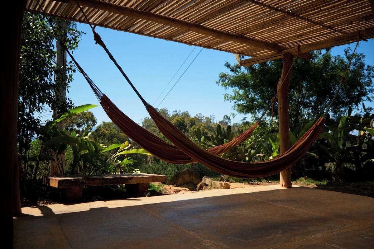 Dormitorio compartido básico, 1 habitación, Terraza, vista al patio | Área de sala de estar