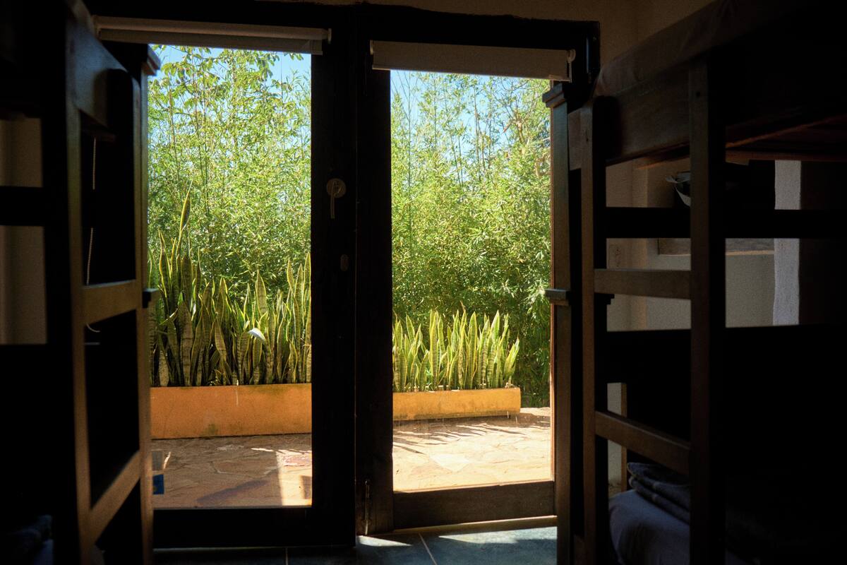 Dormitório compartilhado básico, 1 quarto, cozinha, vista para o pátio | Terraço/pátio