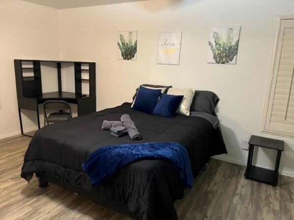 3 bedrooms, in-room safe, desk, iron/ironing board