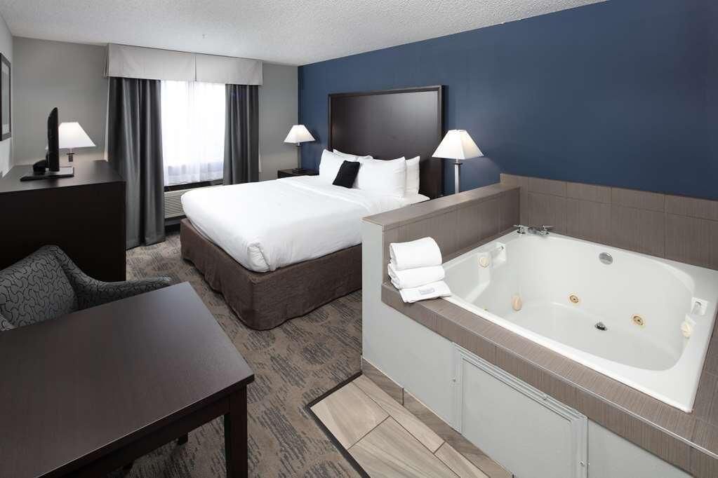 Romance, Peace & Quiet On The Peninsula! Unit With Hot Tub/jacuzzi! - Sequim, WA