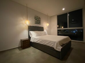 2 Schlafzimmer, Schreibtisch, Bügeleisen/Bügelbrett, kostenloses WLAN