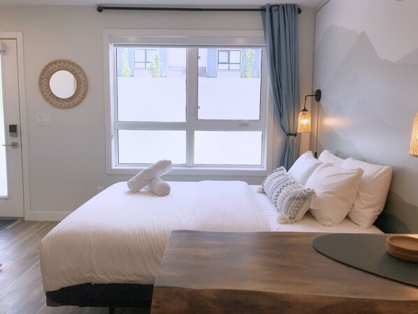 Iron/ironing board, free WiFi, bed sheets - 🦉*Prime Location* Cozy Canmore Studio🦉 (Canmore)