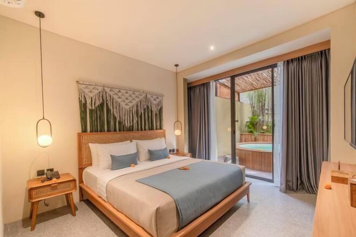 1 Schlafzimmer, hochwertige Bettwaren, Zimmersafe, Schreibtisch