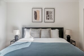 1 habitación, tabla de planchar con plancha, wifi y ropa de cama