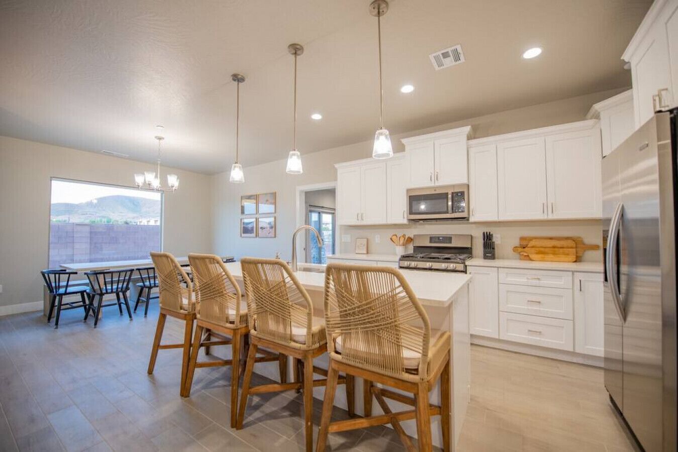 Spacious Oasis, Private Pool, Spa & Putting Green