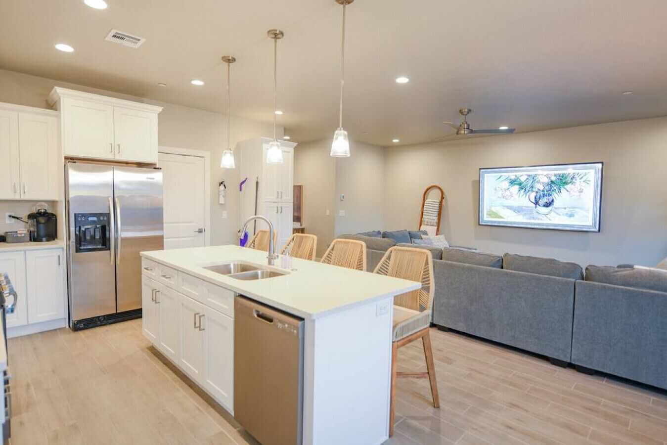 Spacious Oasis, Private Pool, Spa & Putting Green