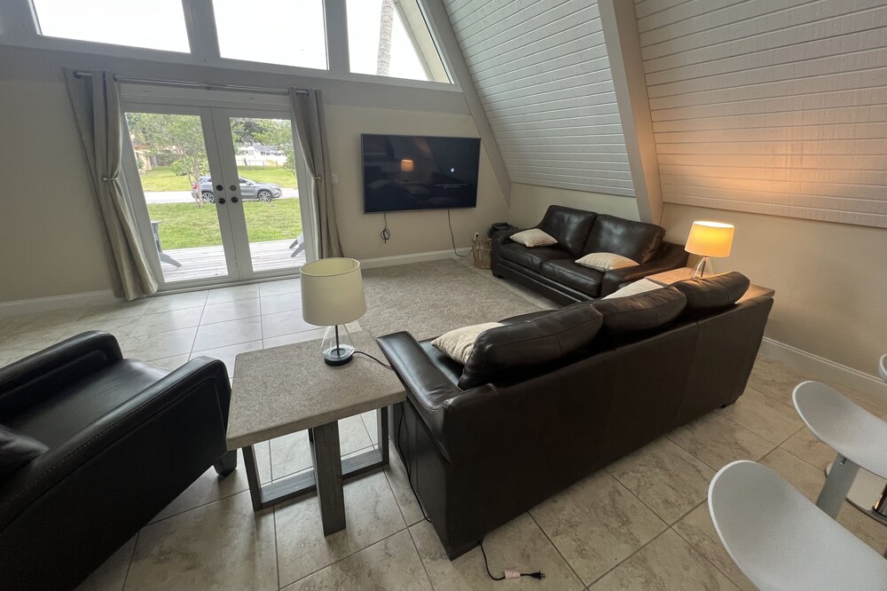 CABIN STYLE FLORIDA HOME