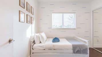 5 bedrooms, iron/ironing board, free WiFi, bed sheets