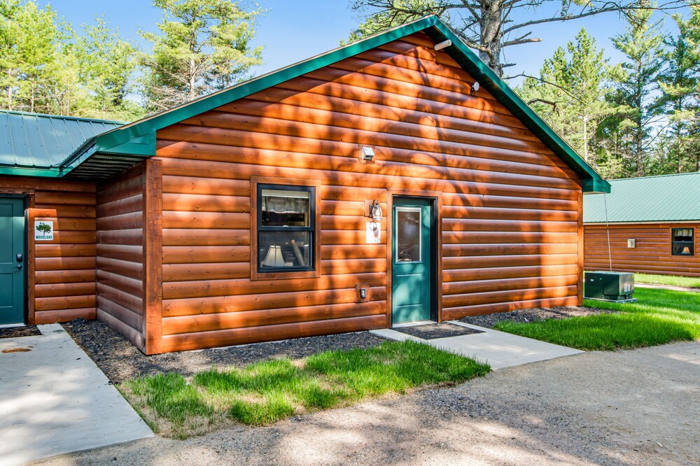 Exquisite dog-friendly cabins with fireplace, patio, grill, central AC, & W/D