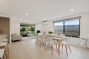Dining - Island Life by Ready Set Stay- Spacious home a stroll away from the beach (Cowes)