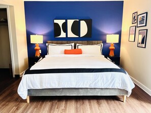 Iron/ironing board, bed sheets