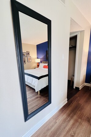 Iron/ironing board, bed sheets - Mod KING Studio Apartment w/private covered patio (Southfield)
