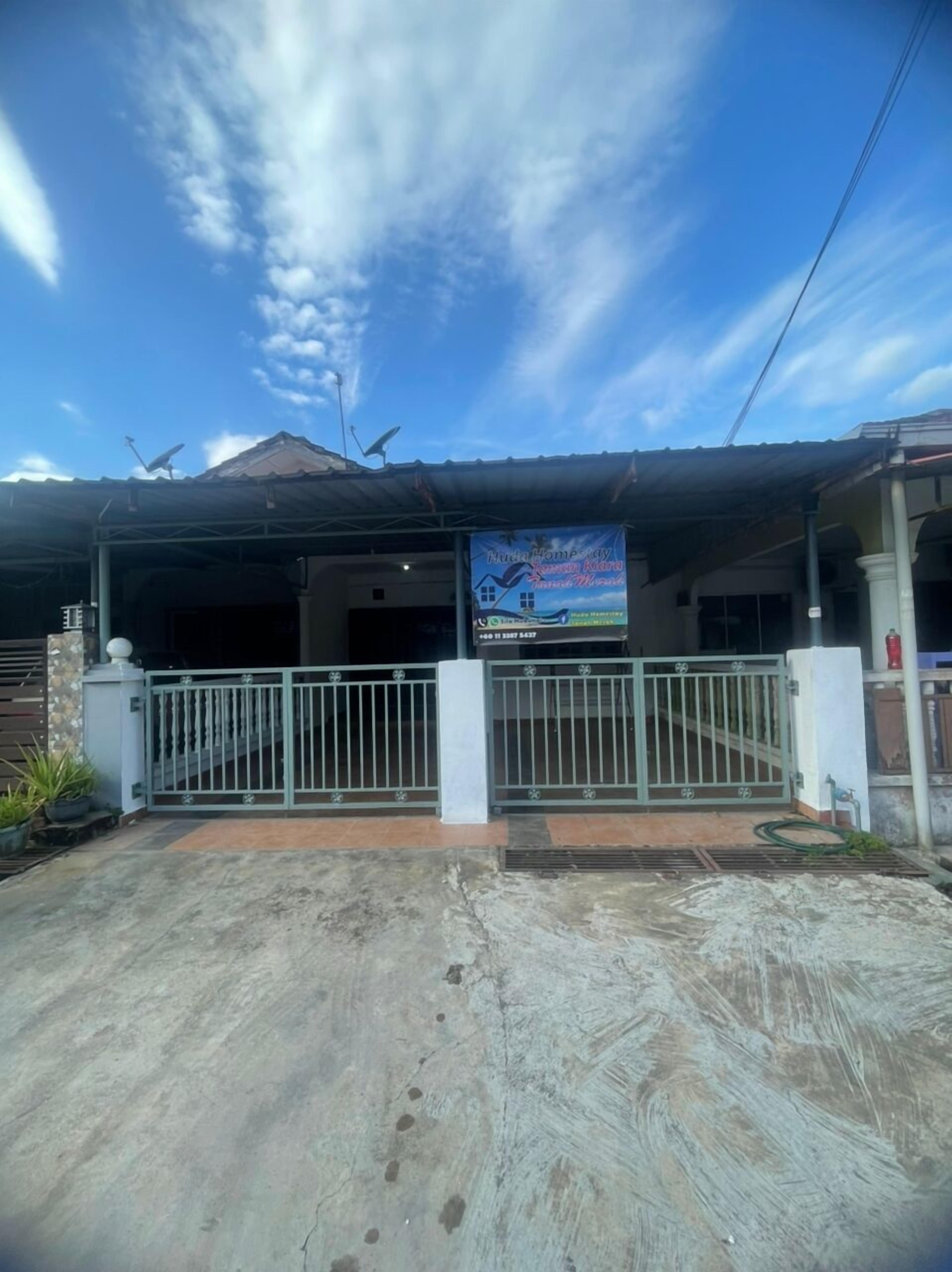 HUDA HOMESTAY BANDAR TANAH MERAH