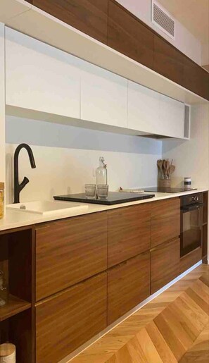 Fridge, microwave, dishwasher, coffee/tea maker