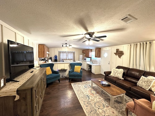 Shalom Abode - Country Experience in the City!