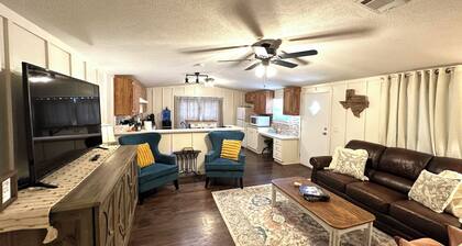 Shalom Abode - Country Experience in the City!