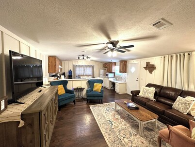 Shalom Abode - Country Experience in the City!