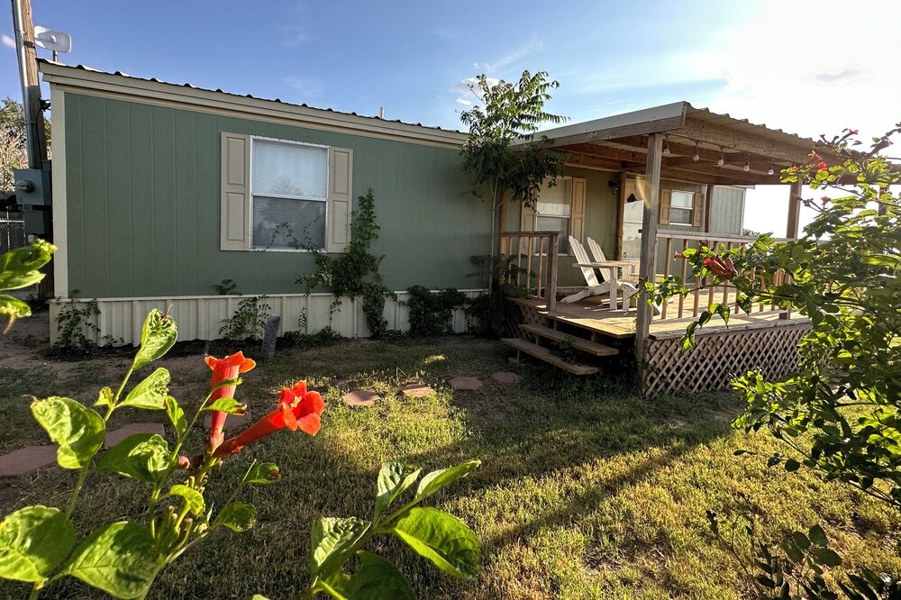 Shalom Abode - Country Experience in the City!