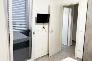 2 Schlafzimmer, Bügeleisen/Bügelbrett