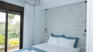 3 bedrooms, iron/ironing board, internet, bed sheets