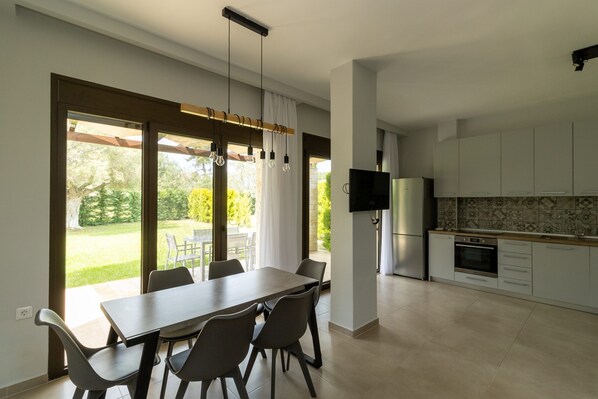 Dining - Friday Mood: Villa Pleasure with shared pool (Pefkochori)