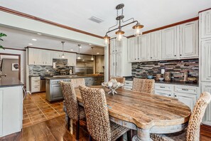 Dining - Huge Private Pool & Yard |Backyard Beach Barbecue |Fenced |Dogs Ok |Hammock |Fire Pit |Game Room (Pensacola)