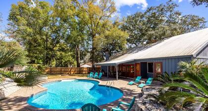 Huge Private Pool & Yard |Backyard Beach Barbecue |Fenced |Dogs Ok |Hammock |Fire Pit |Game Room