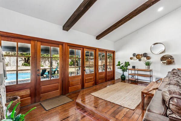 Interior - Huge Private Pool & Yard |Backyard Beach Barbecue |Fenced |Dogs Ok |Hammock |Fire Pit |Game Room (Pensacola)