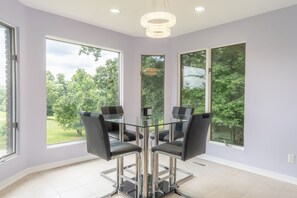 Dining - Private Guest House - Please note does NOT sleeps 30 (Reisterstown)