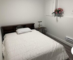 2 bedrooms, iron/ironing board, WiFi, bed sheets