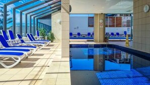 A pool area with sun loungers and a clear view of the pool. - Couples Studio in the Heart of Surfers (Surfers Paradise)