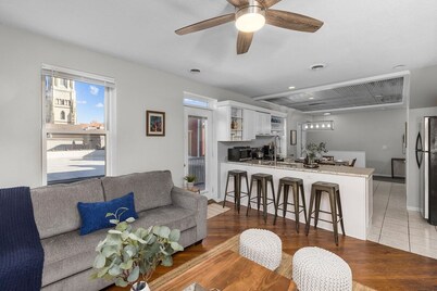 Historic Soulard King 2BR Apt w/ Private Deck