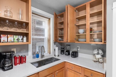 Stylish South City 2BR w/ Garage & Blazing Wi-fi