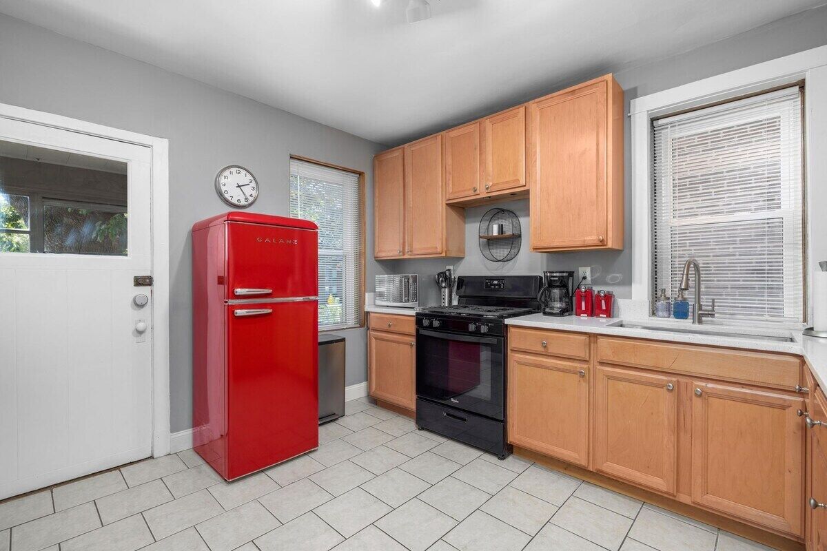 Stylish South City 2BR w/ Garage & Blazing Wi-fi