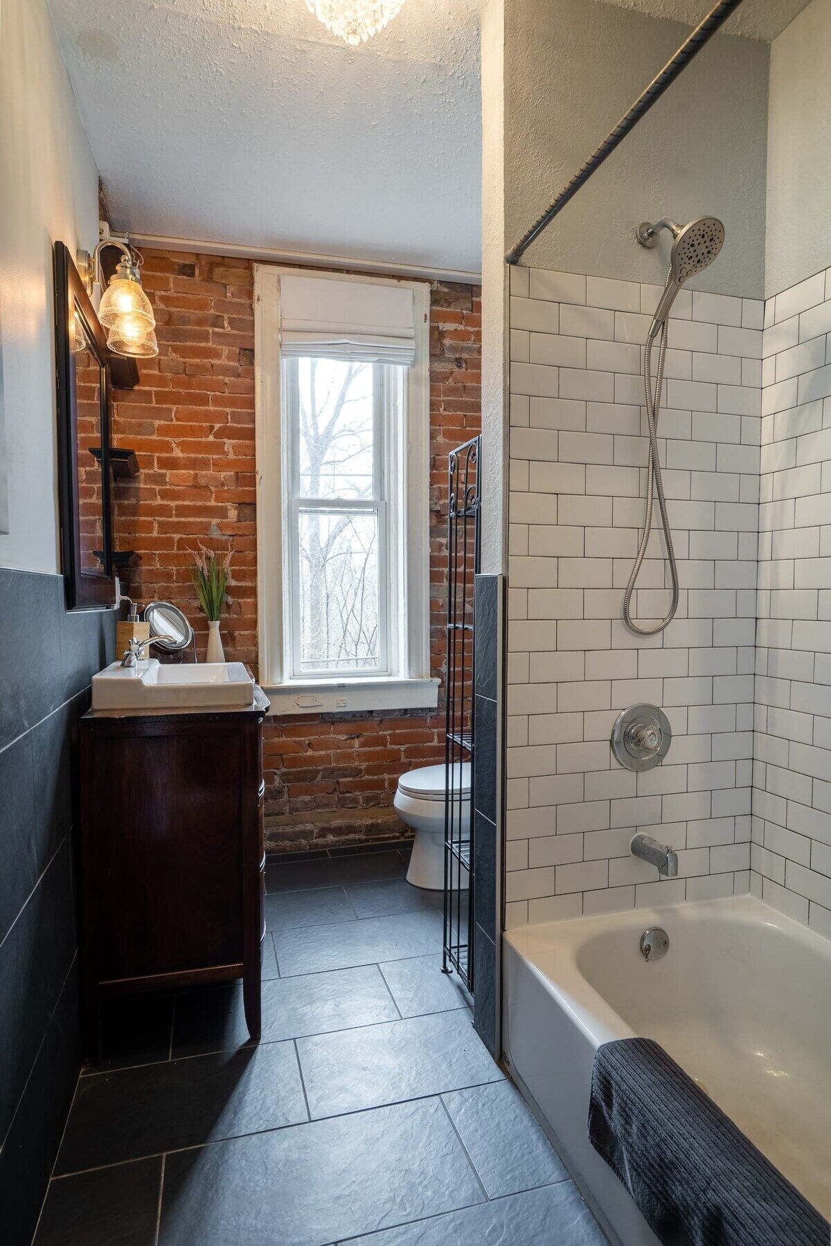 Classy Midtown 3BR, King Master