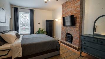 3 bedrooms, iron/ironing board, travel crib, free WiFi