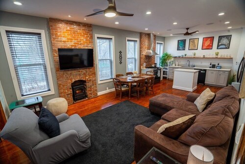 Classy Midtown 3BR, King Master