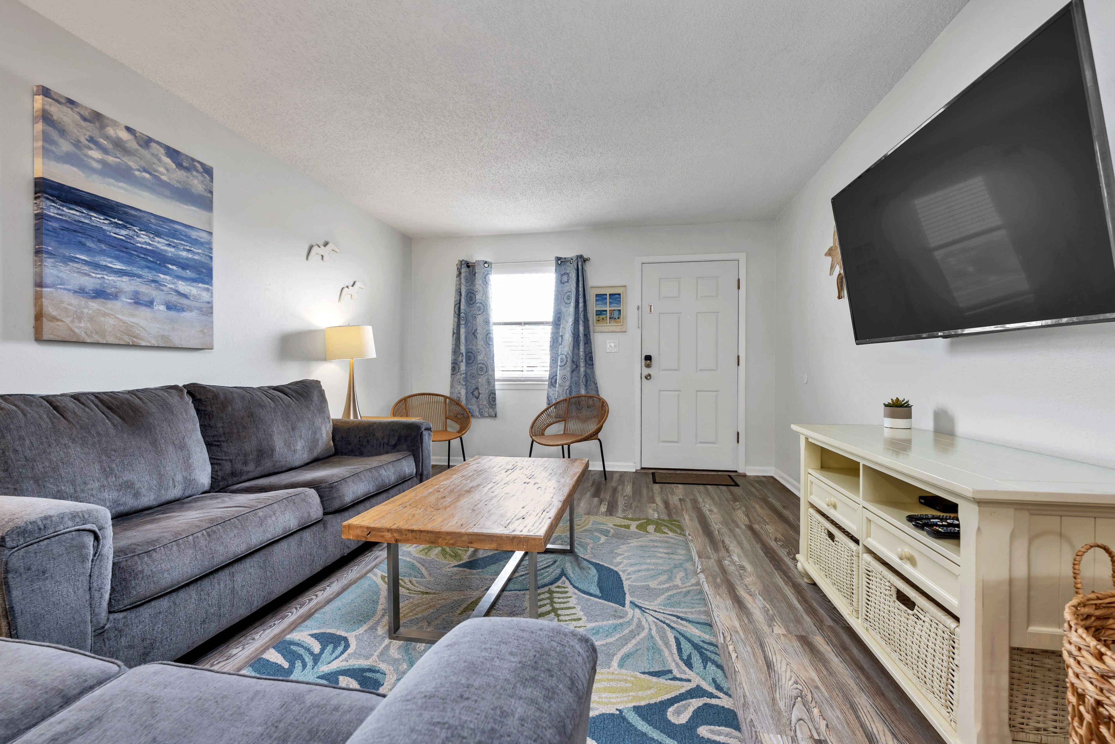 Okaloosa Island Oasis! Enjoy the emerald water just miles to Destin attractions.