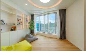 Quartos à prova de som, Wi-Fi de cortesia, roupa de cama