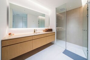 Penthouse (E) | Kalis bunyi, Wi-fi percuma, cadar katil 